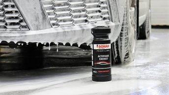 Tehokas ja hellävarainen vaahtoshampoo säilyttää autosi vahapinnan