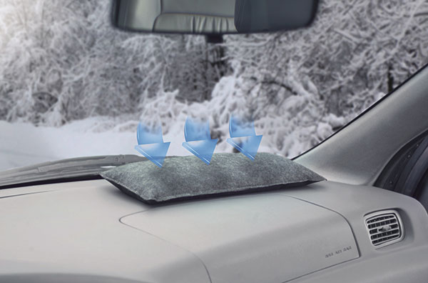 Auton ikkunat huurtuu sisäpuolelta? Näin poistat kosteuden autosta