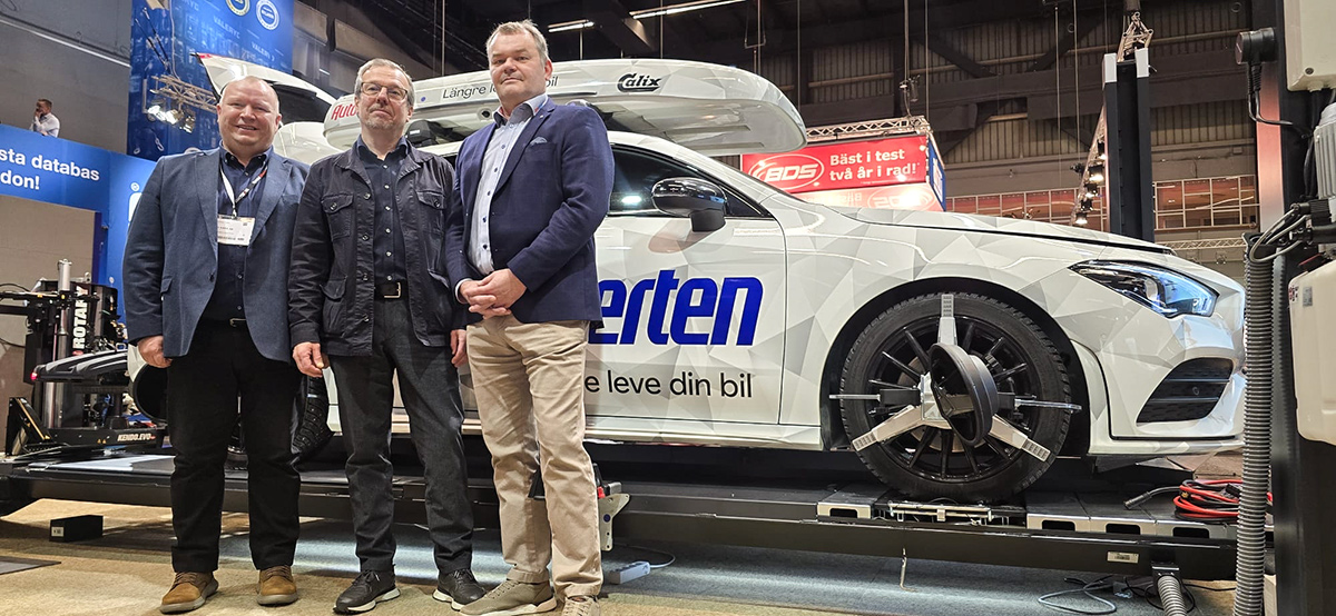 Autoexperten-johto Automässan-tapahtumassa Göteborgissa.