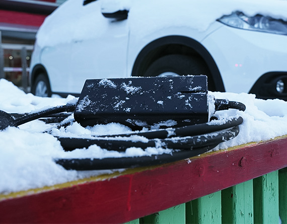 Besen BN60 -laturi lumihangessa