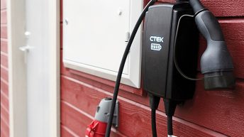 Sähköauton lataus mökillä – mitä ottaa huomioon?