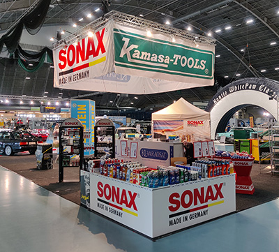 SONAX & Kamasa Tools -osasto vuoden 2022 Classic Motorshow -tapahtumassa.