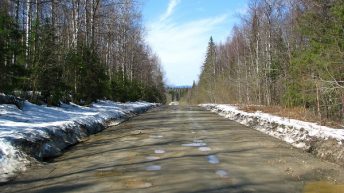 Pääsiäinen lähestyy! Pakkaa autoosi nämä varusteet