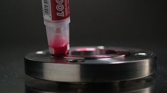 LOCTITE 518 -kynällä tiivistys onnistuu siististi ja nopeasti