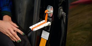 UUTUUS! Nousutuki helpottaa suksiboksin pakkaamista