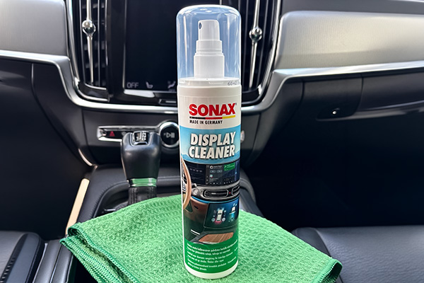 SONAX Display Cleaner puhdistaa herkät kosketusnäytöt