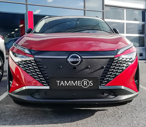 Tammers-maskisuoja Nissan-autossa.