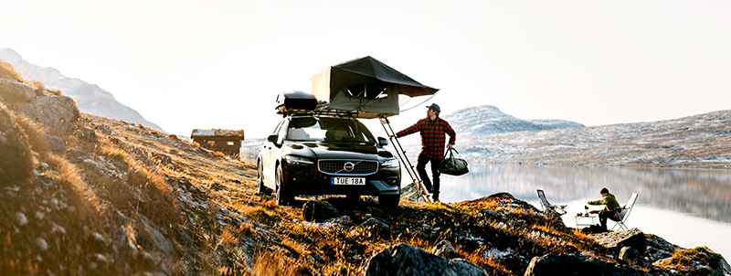 Retkeilyä Norjan vuoristossa- Tepui Foothill -teltta ja suksiboksi auton katolla.