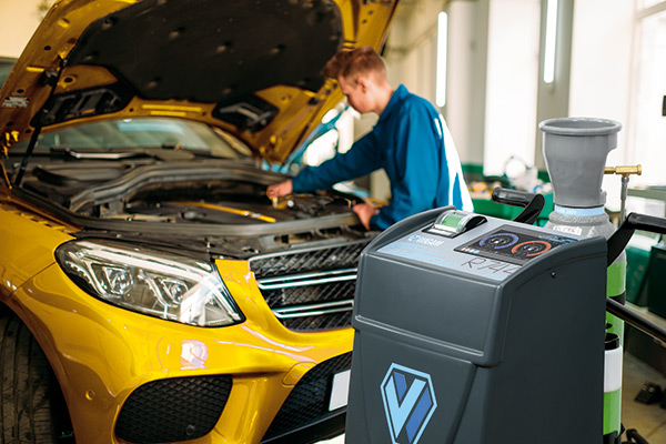 Ilmastointihuolto R744-kylmäaineella varustettuun ajoneuvoon